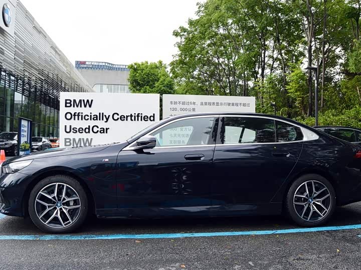 Фото 5 - BMW i5