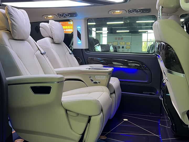 Фото 9 - Mercedes-Benz Vito