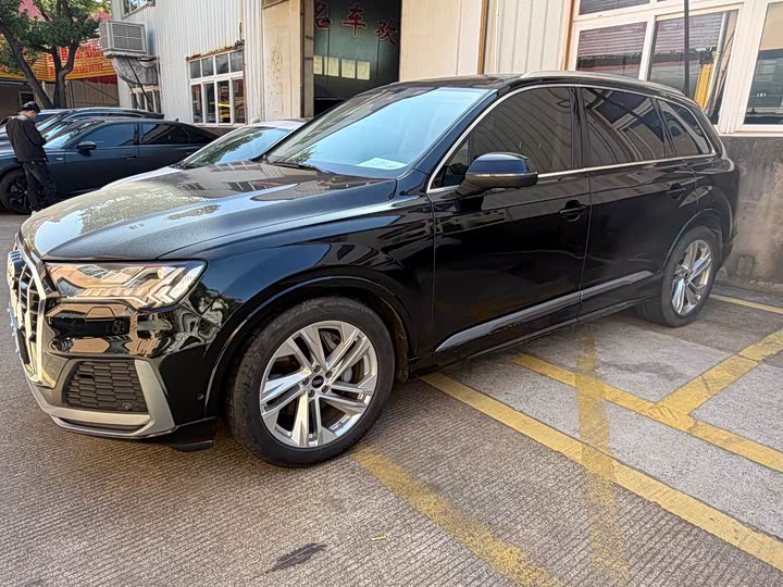 Фото 1 - Audi Q7