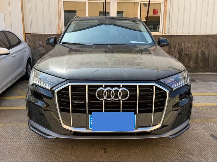 Фото 2 - Audi Q7