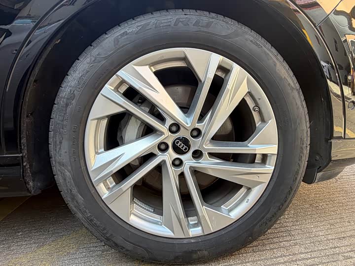 Фото 8 - Audi Q7