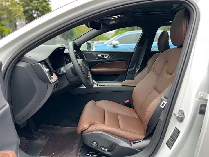 Фото 8 - Volvo V60