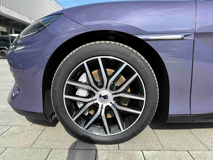 Фото 4 - Denza Z9