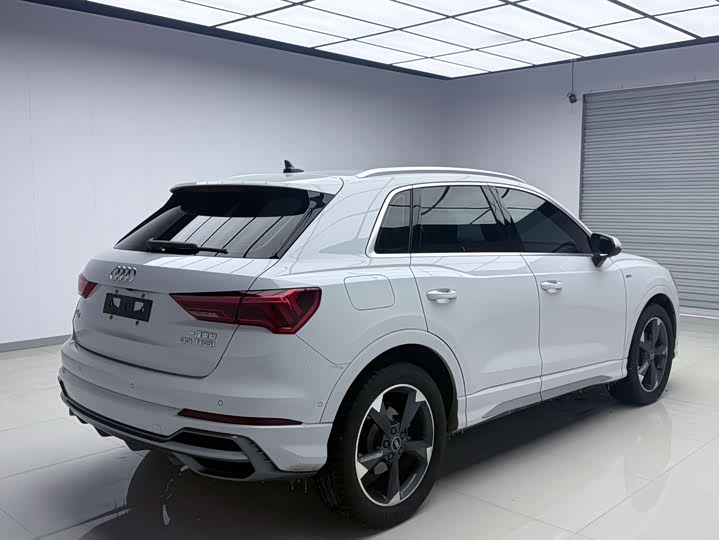 Фото 4 - Audi Q3