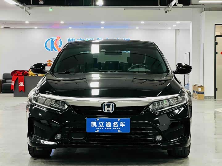 Фото 2 - Honda Inspire