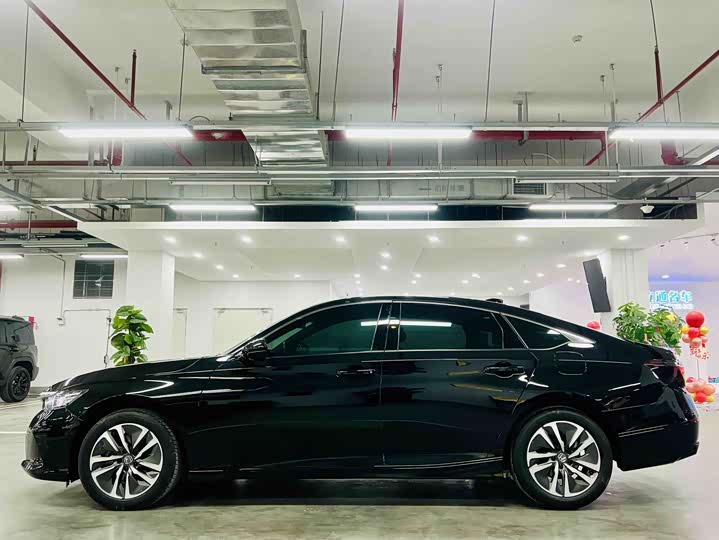 Фото 3 - Honda Inspire