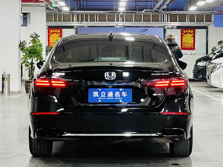 Фото 4 - Honda Inspire