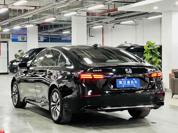 Фото 5 - Honda Inspire