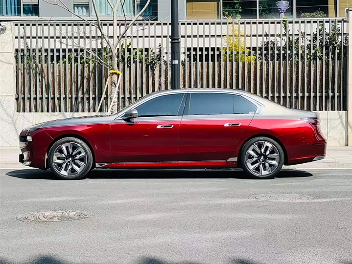 Фото 2 - BMW 7 Series