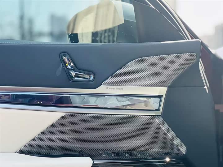 Фото 9 - BMW 7 Series