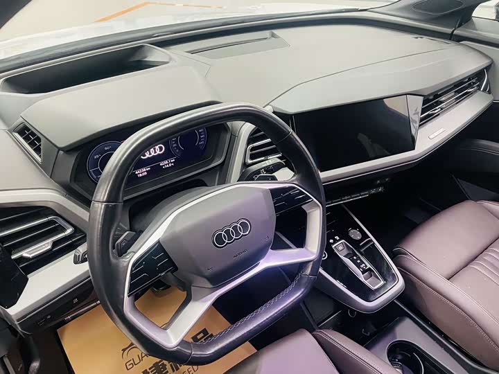 Photo 7 - Audi Q5 e-tron