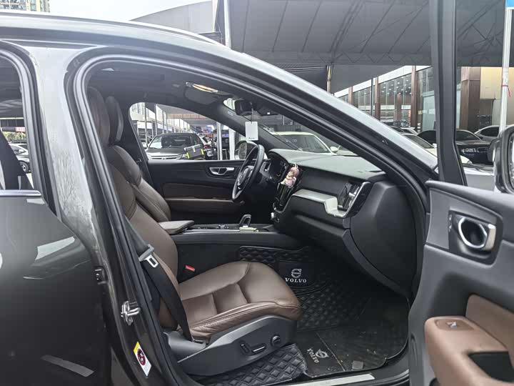 Фото 6 - Volvo XC60