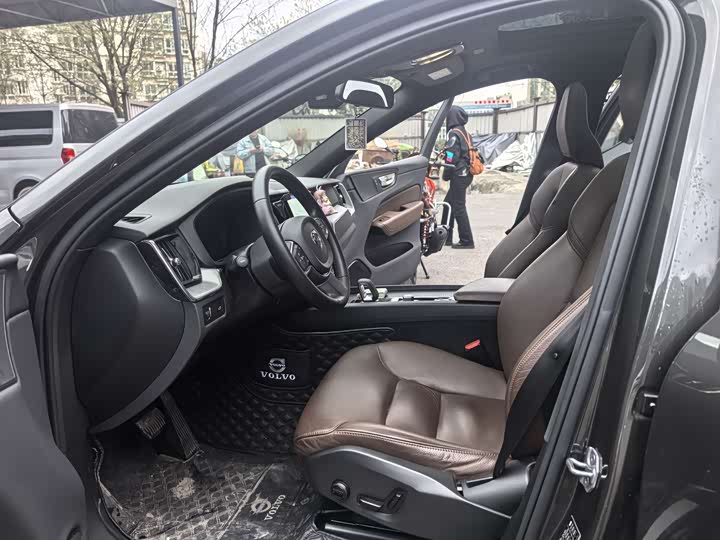 Фото 9 - Volvo XC60