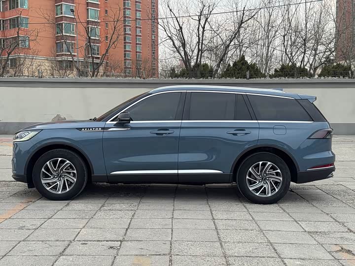 Фото 2 - Lincoln Aviator