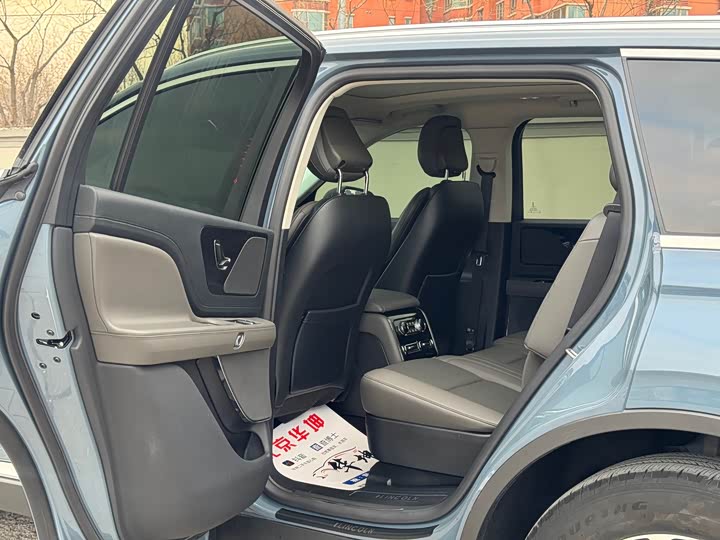 Фото 6 - Lincoln Aviator