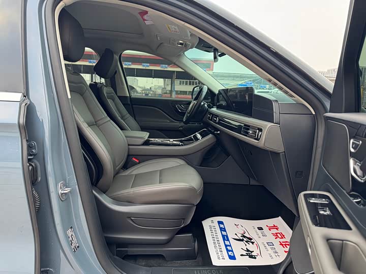 Фото 8 - Lincoln Aviator