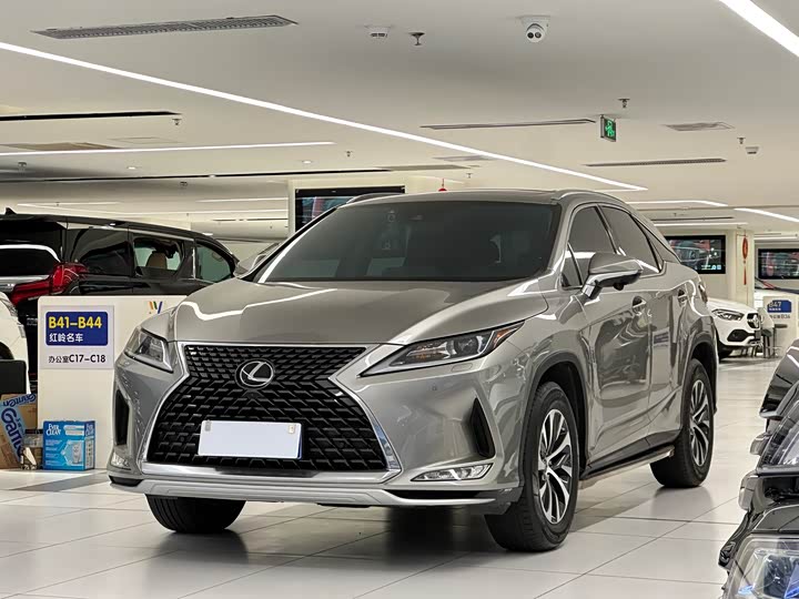 Фото 1 - Lexus RX