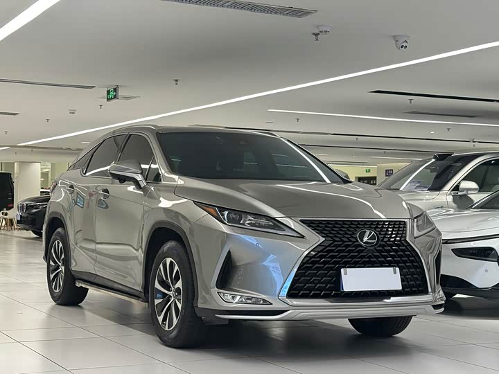 Фото 3 - Lexus RX