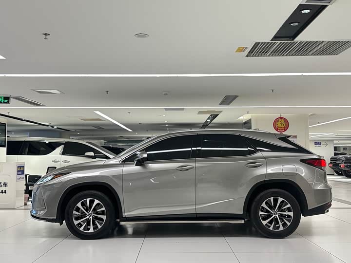 Фото 4 - Lexus RX