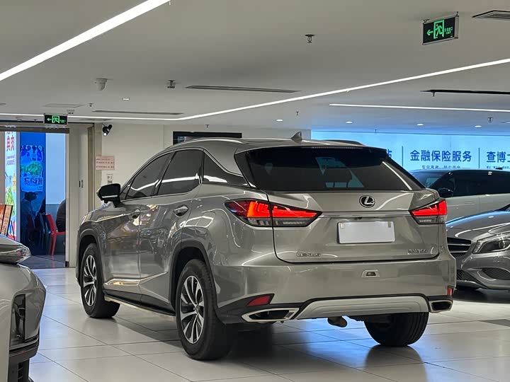 Фото 7 - Lexus RX