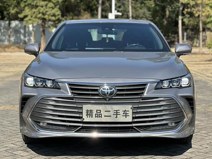 Фото 2 - Toyota Avalon