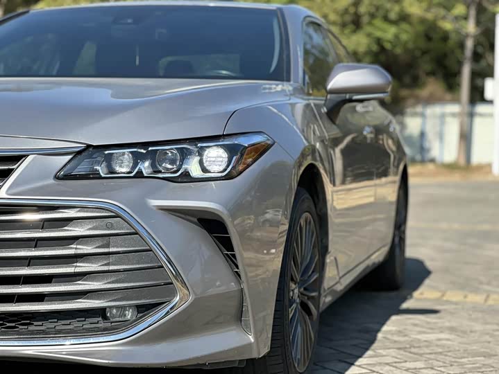 Фото 4 - Toyota Avalon