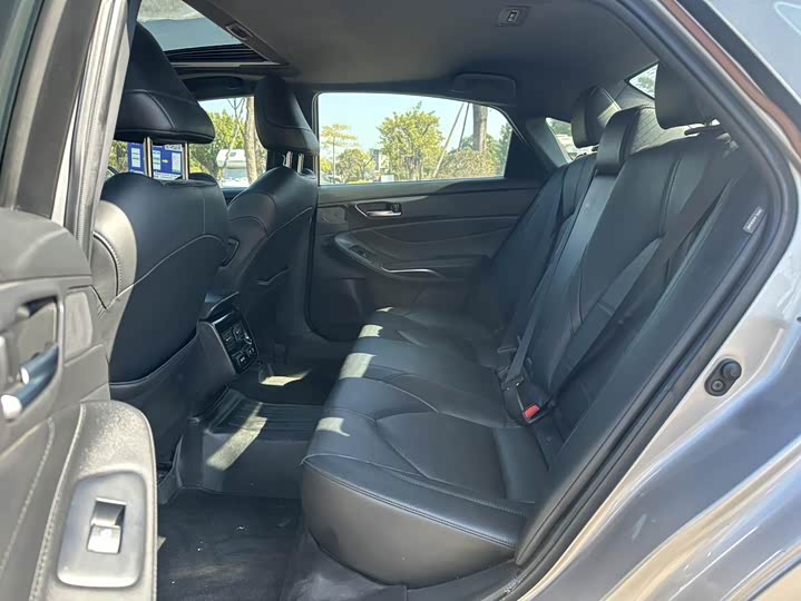 Фото 6 - Toyota Avalon