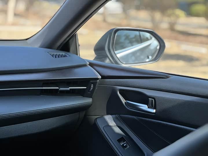 Фото 8 - Toyota Avalon