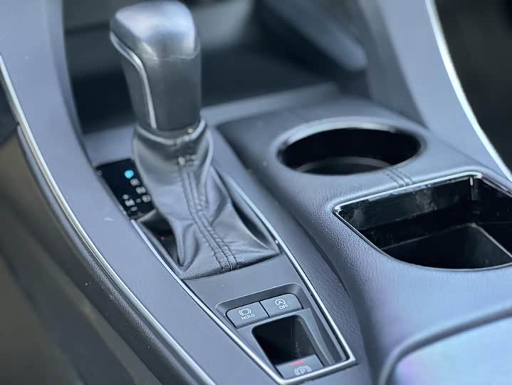 Фото 9 - Toyota Avalon