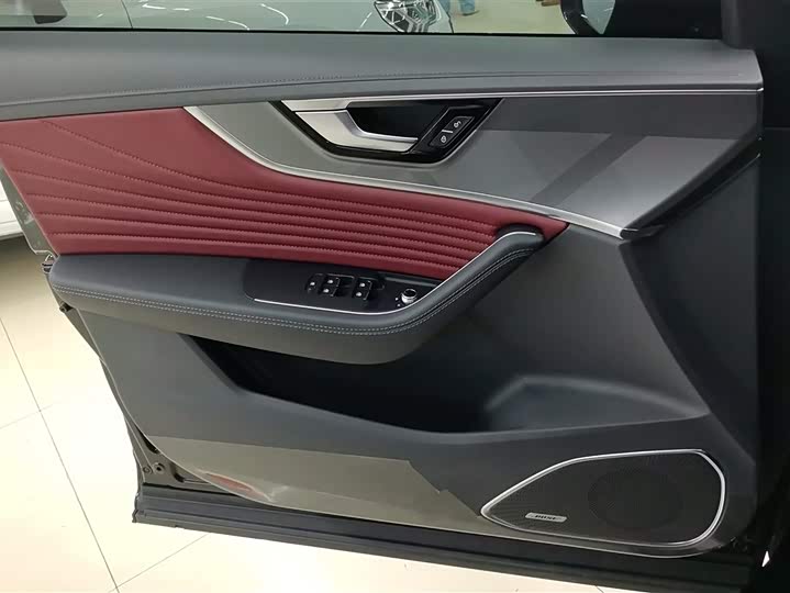 Фото 7 - Hongqi HS5