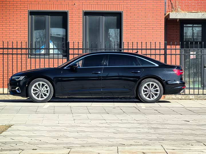 Фото 4 - Audi A6L