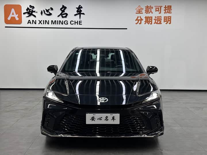 Фото 2 - Toyota Camry