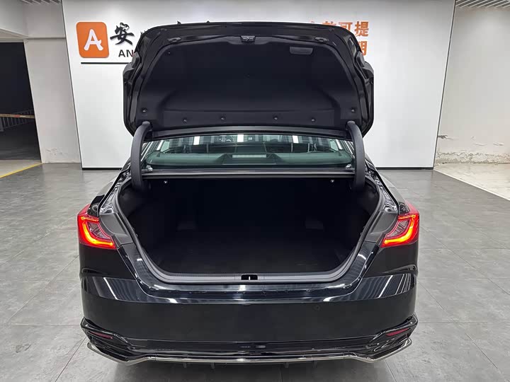 Фото 5 - Toyota Camry