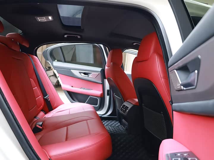 Фото 5 - Jaguar XE L