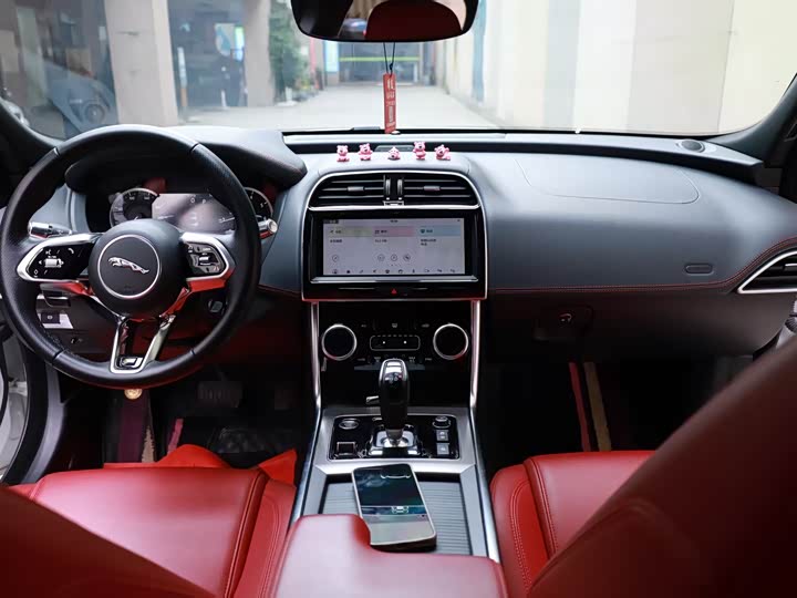 Фото 7 - Jaguar XE L