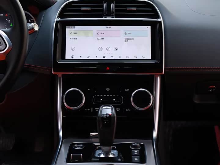 Фото 8 - Jaguar XE L