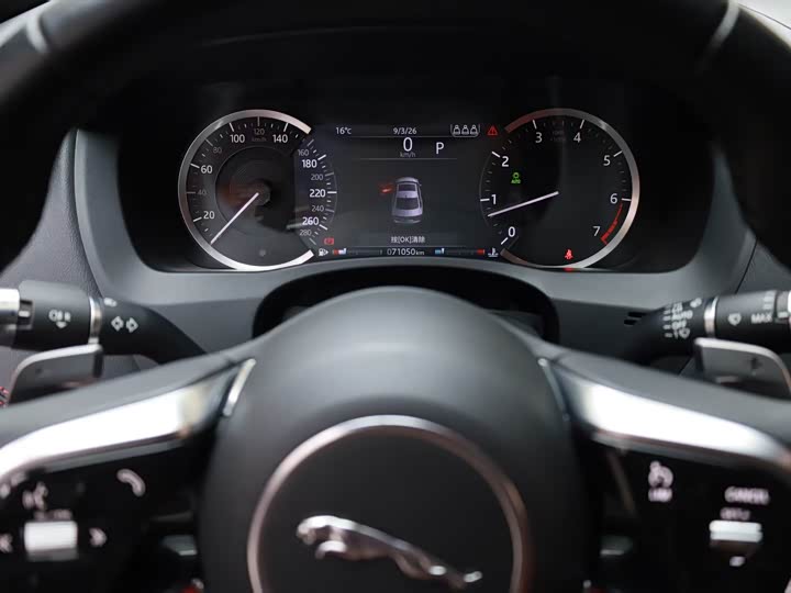 Фото 9 - Jaguar XE L