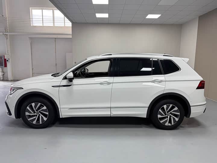 Фото 7 - Volkswagen Tiguan L Hybrid