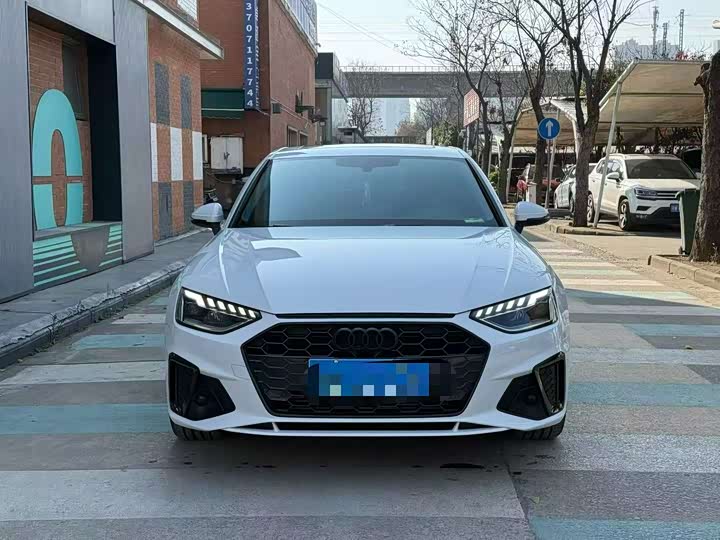 Фото 2 - Audi A4L