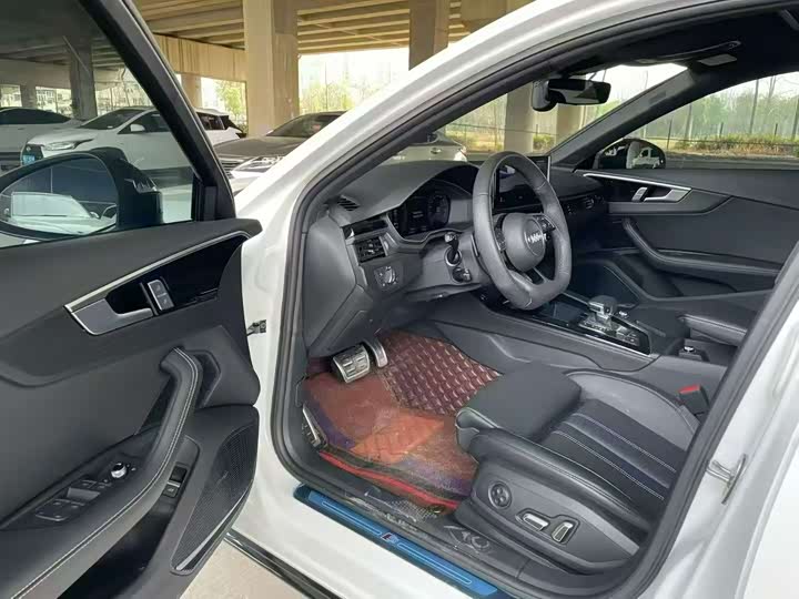 Фото 3 - Audi A4L