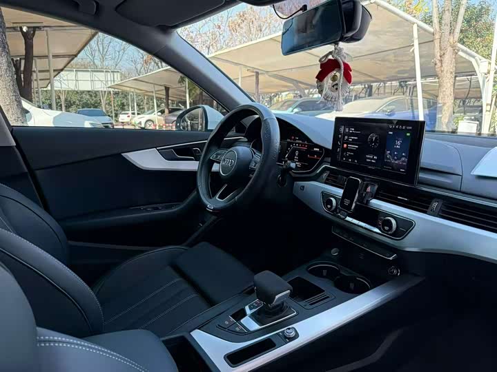 Фото 5 - Audi A4L