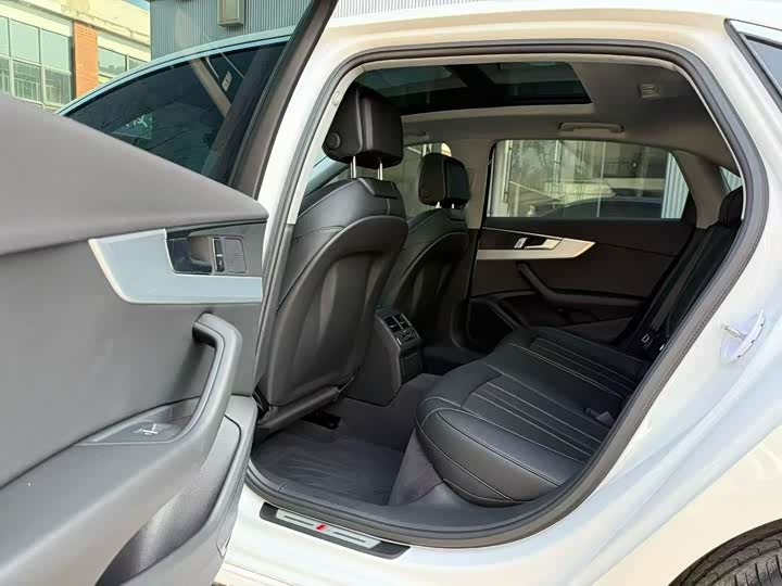 Фото 7 - Audi A4L