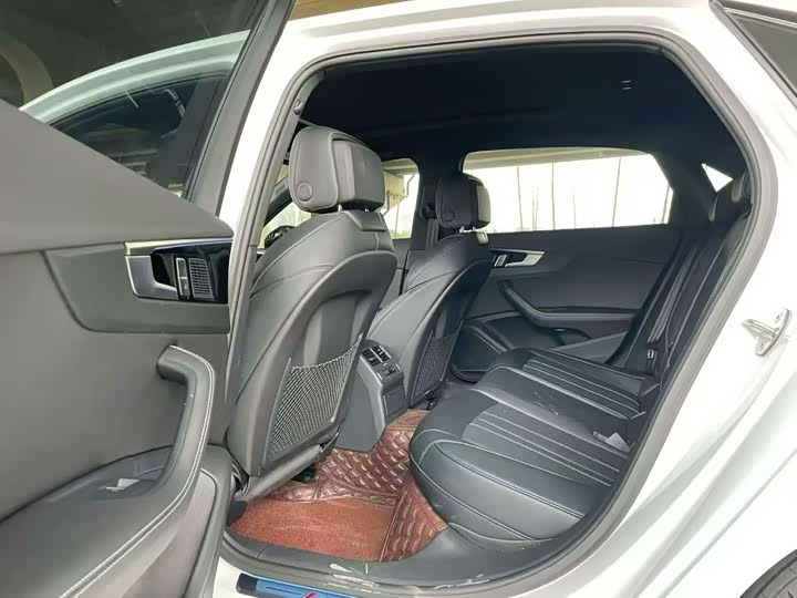 Фото 8 - Audi A4L