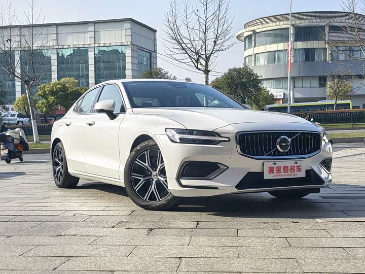 Volvo S60 2025 2025款 B4 智逸豪华版