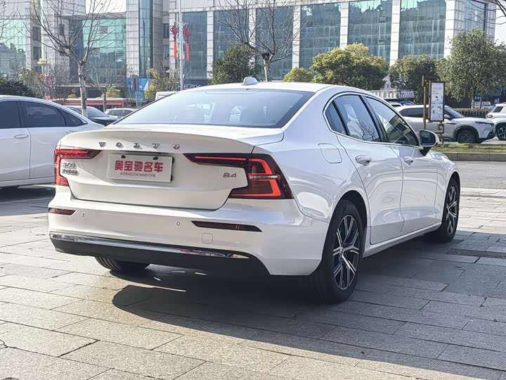 Volvo S60 2025 2025款 B4 智逸豪华版
