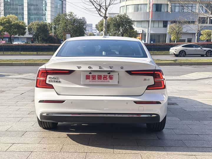Volvo S60 2025 2025款 B4 智逸豪华版