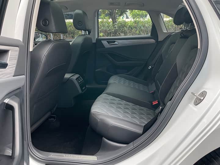 Фото 8 - Volkswagen Sagitar L