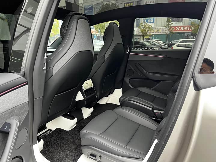 Фото 6 - Tesla Model Y