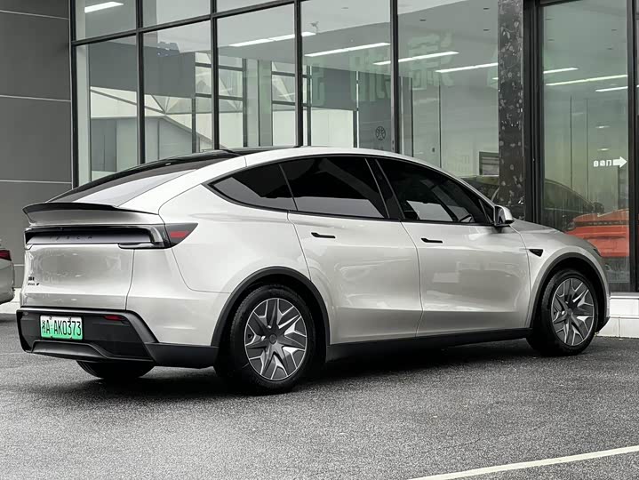 Фото 9 - Tesla Model Y