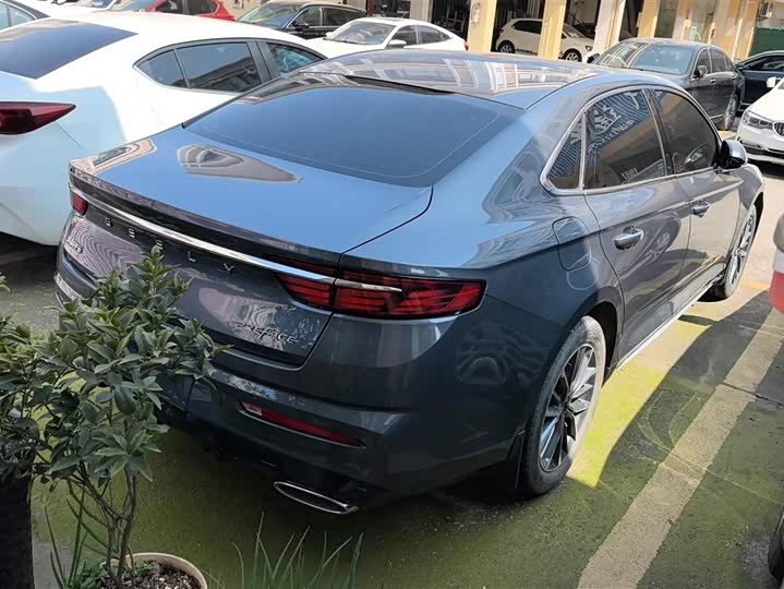 Фото 3 - Geely Preface